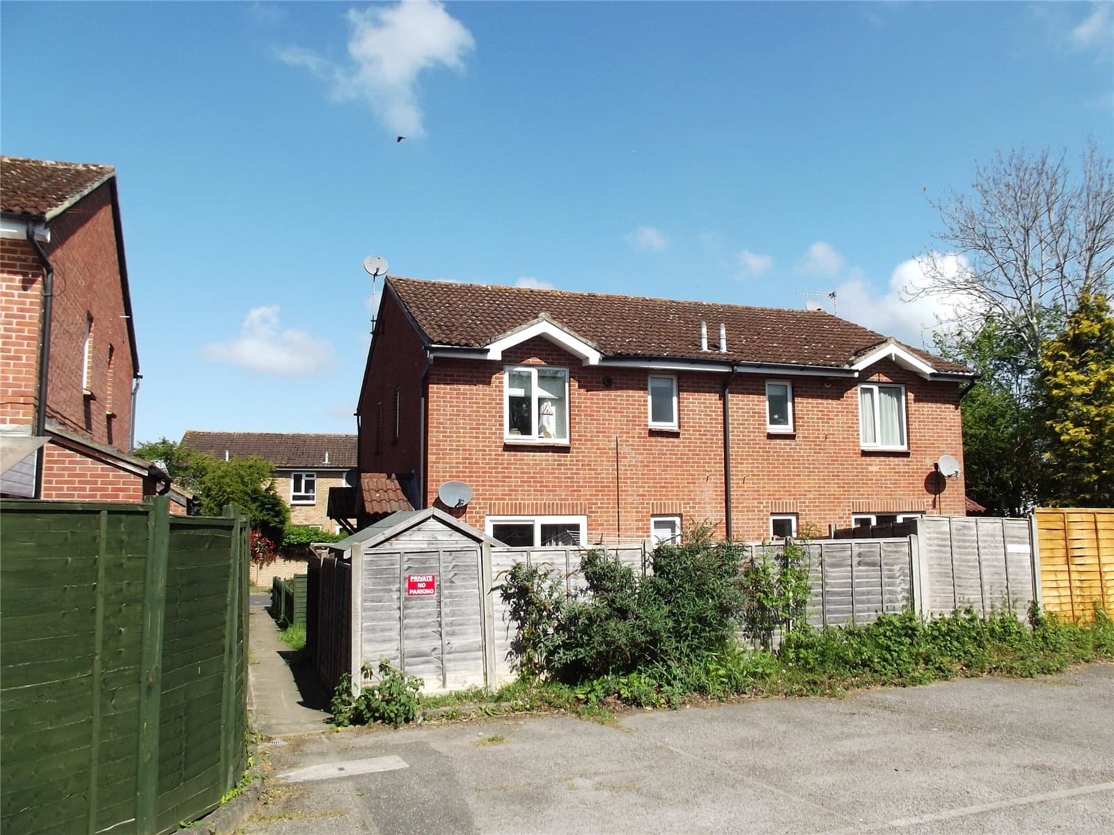 Monkswood Crescent, Tadley, Hampshire, RG26 3UE