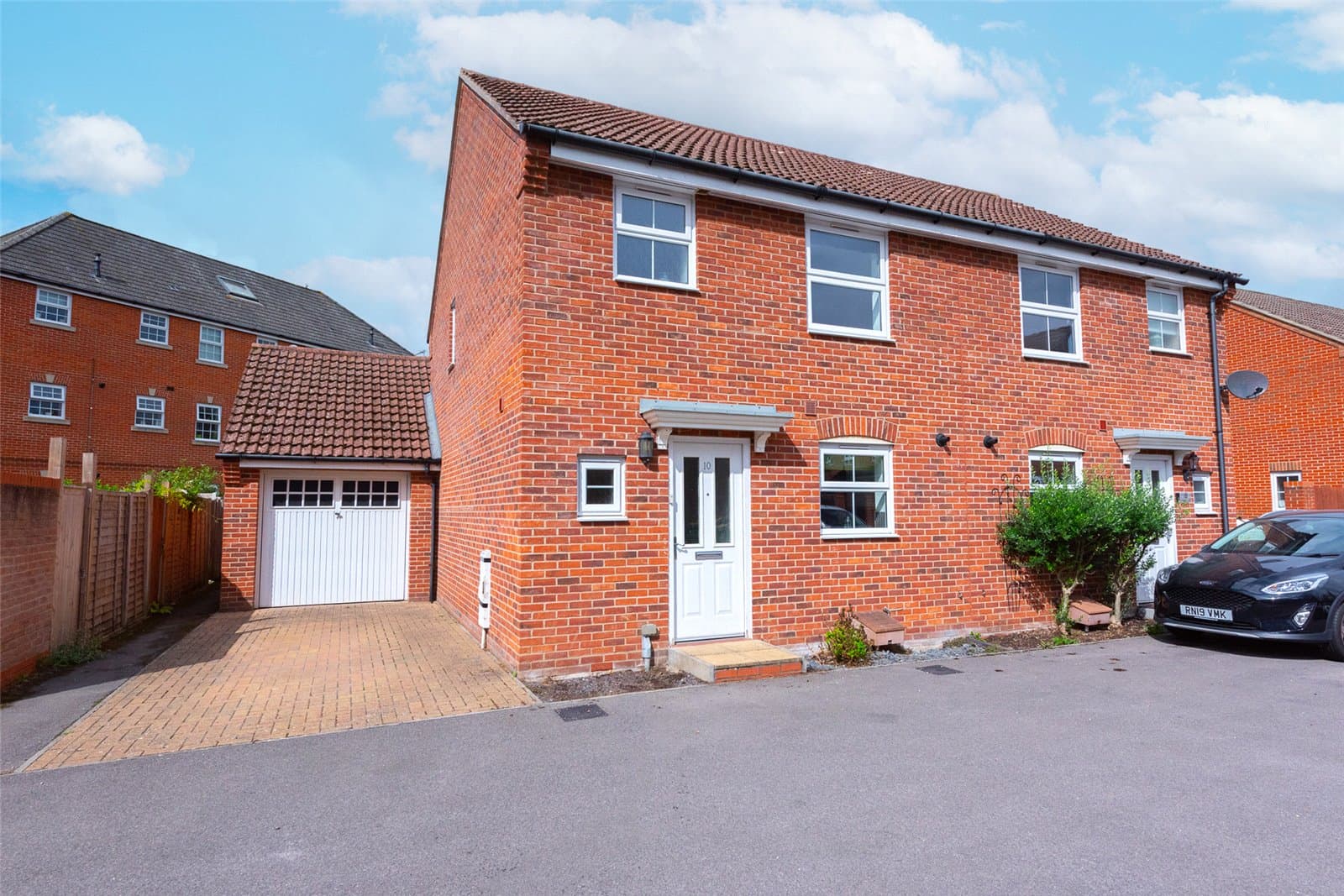 Hills Way, Bramley, Tadley, Hampshire, RG26 5FY