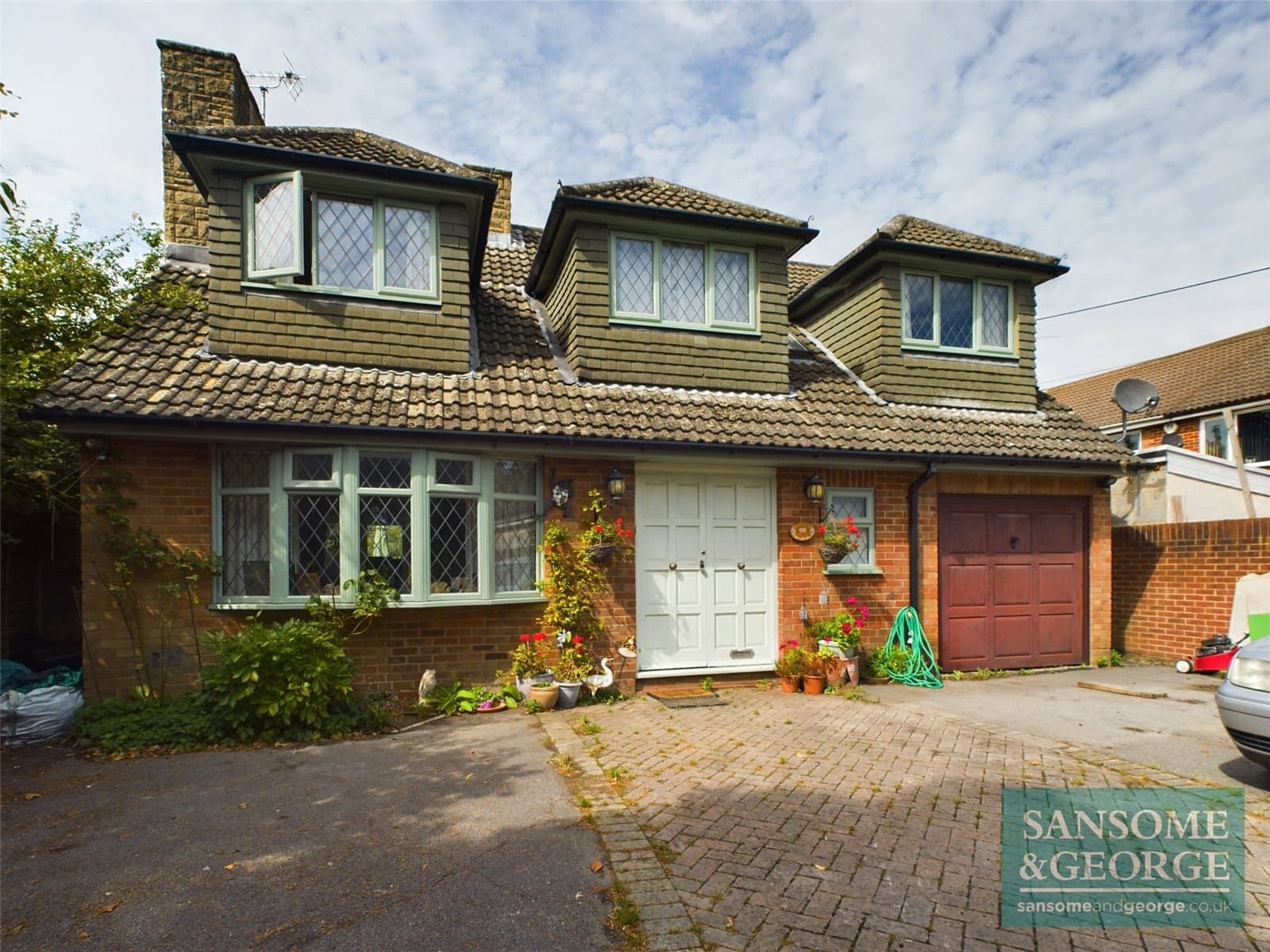 Reading Road, Burghfield Common, RG7