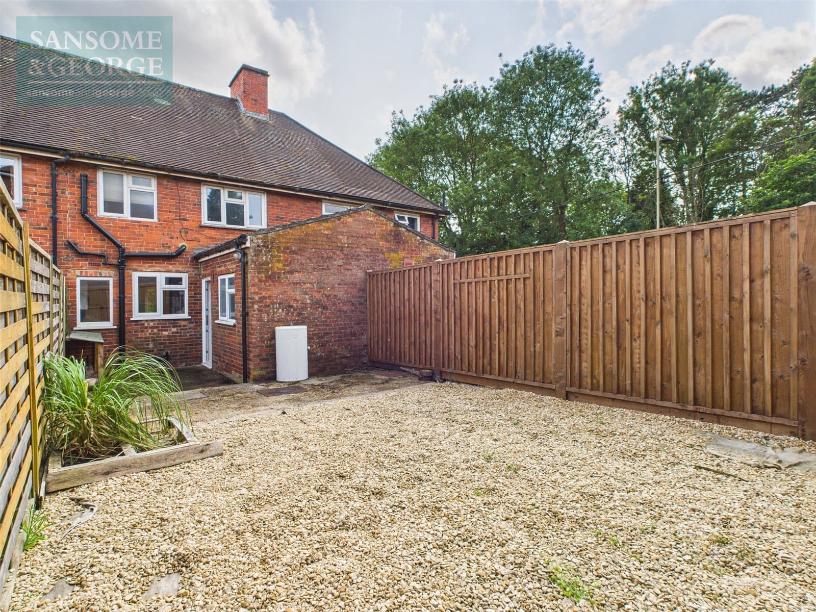 Newbury Road, Headley, Thatcham, Hampshire, RG19 8LG