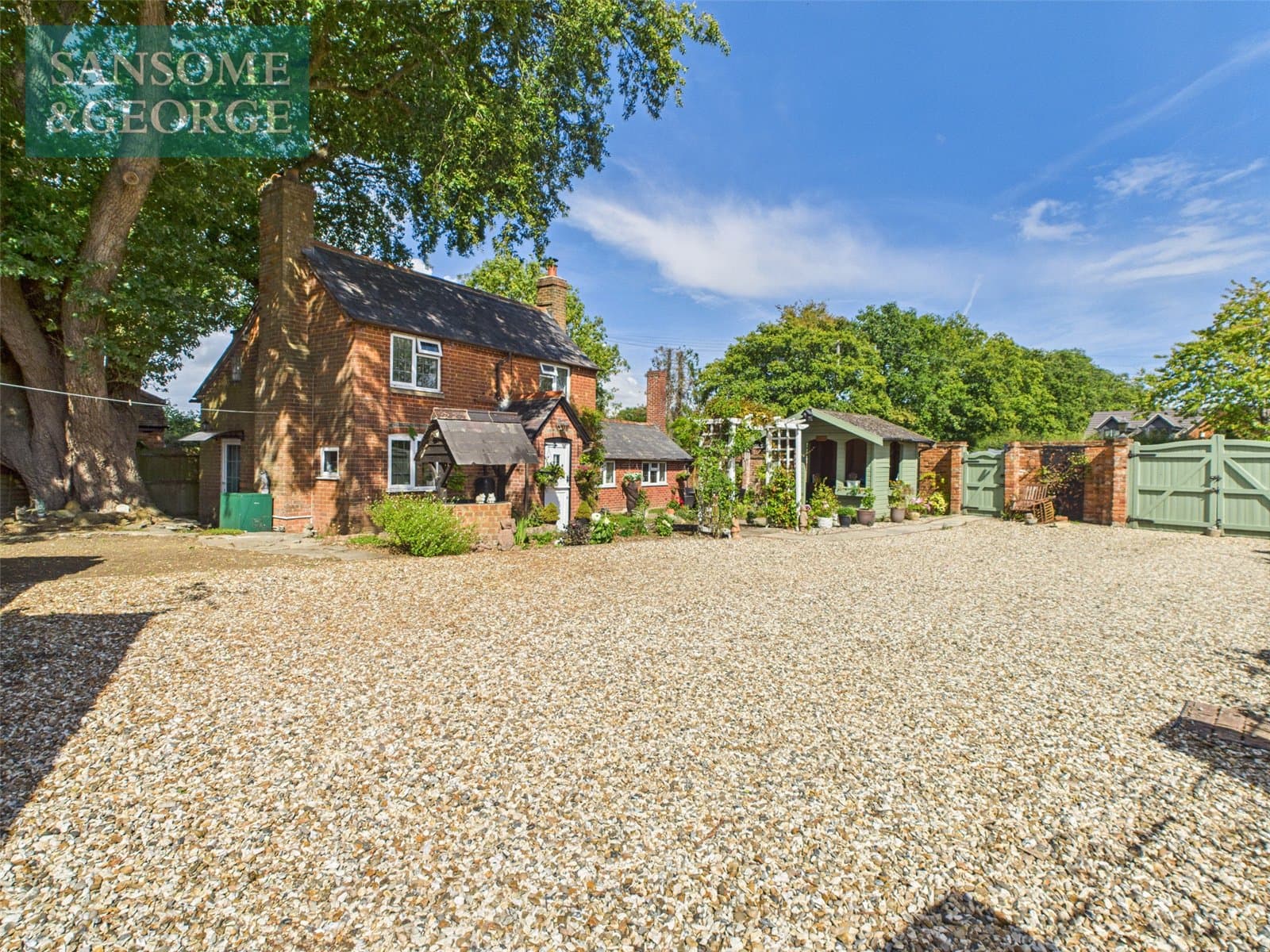 Aldermaston Road, Pamber Green, Tadley, Hampshire, RG26 3AF