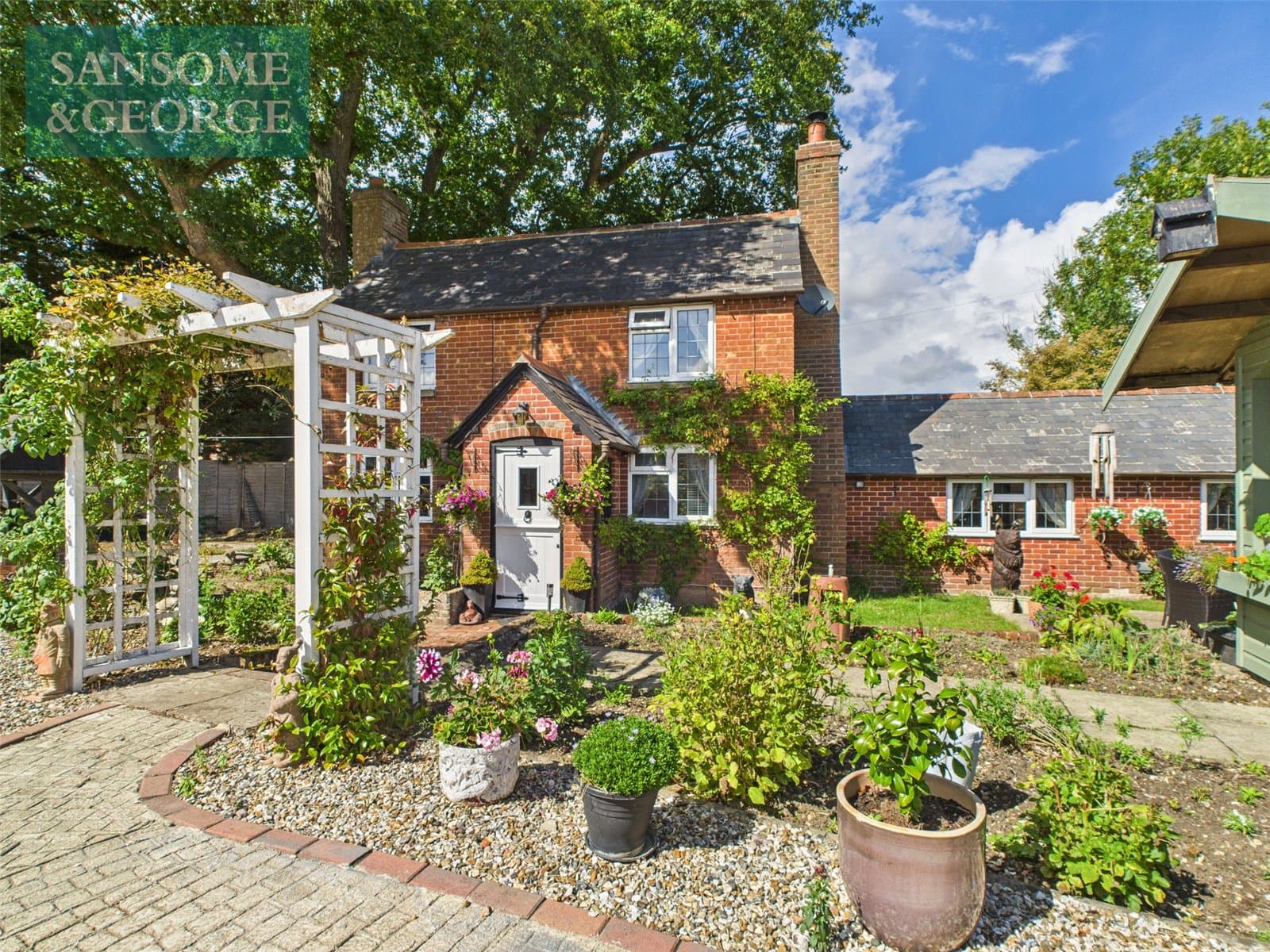 Aldermaston Road, Pamber Green, Tadley, Hampshire, RG26 3AF