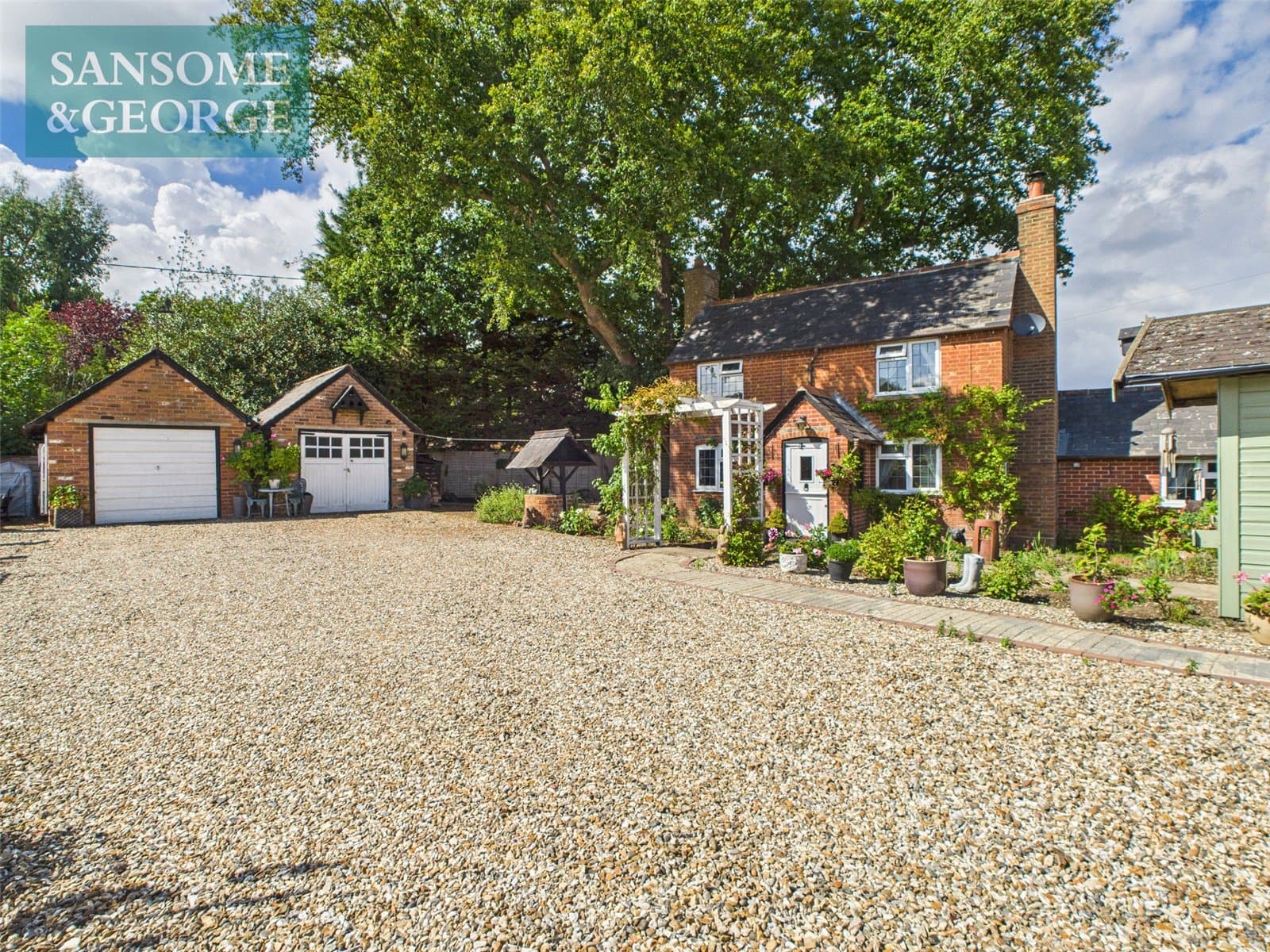 Aldermaston Road, Pamber Green, Tadley, Hampshire, RG26 3AF