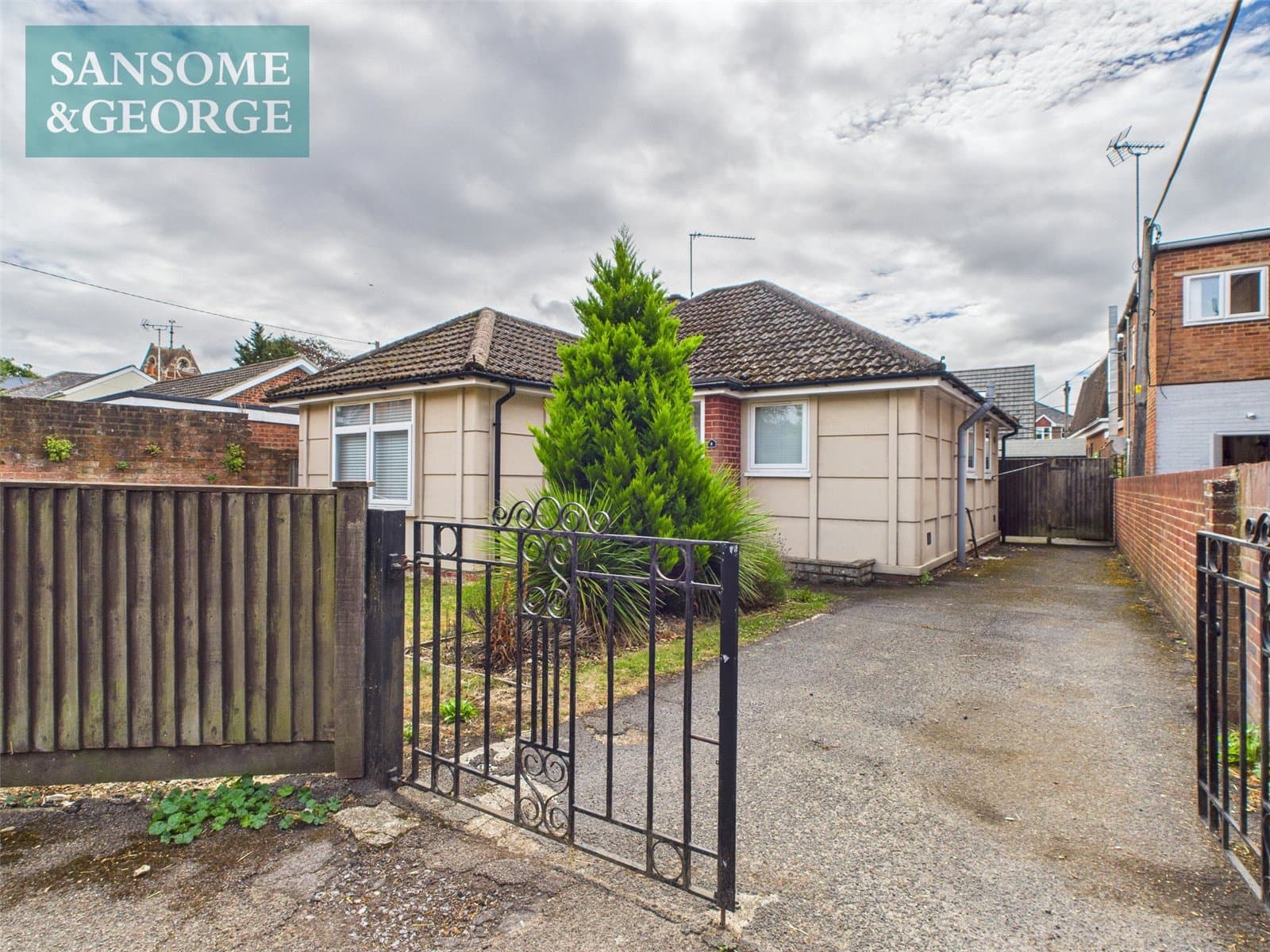 Victoria Road, Mortimer Common, RG7