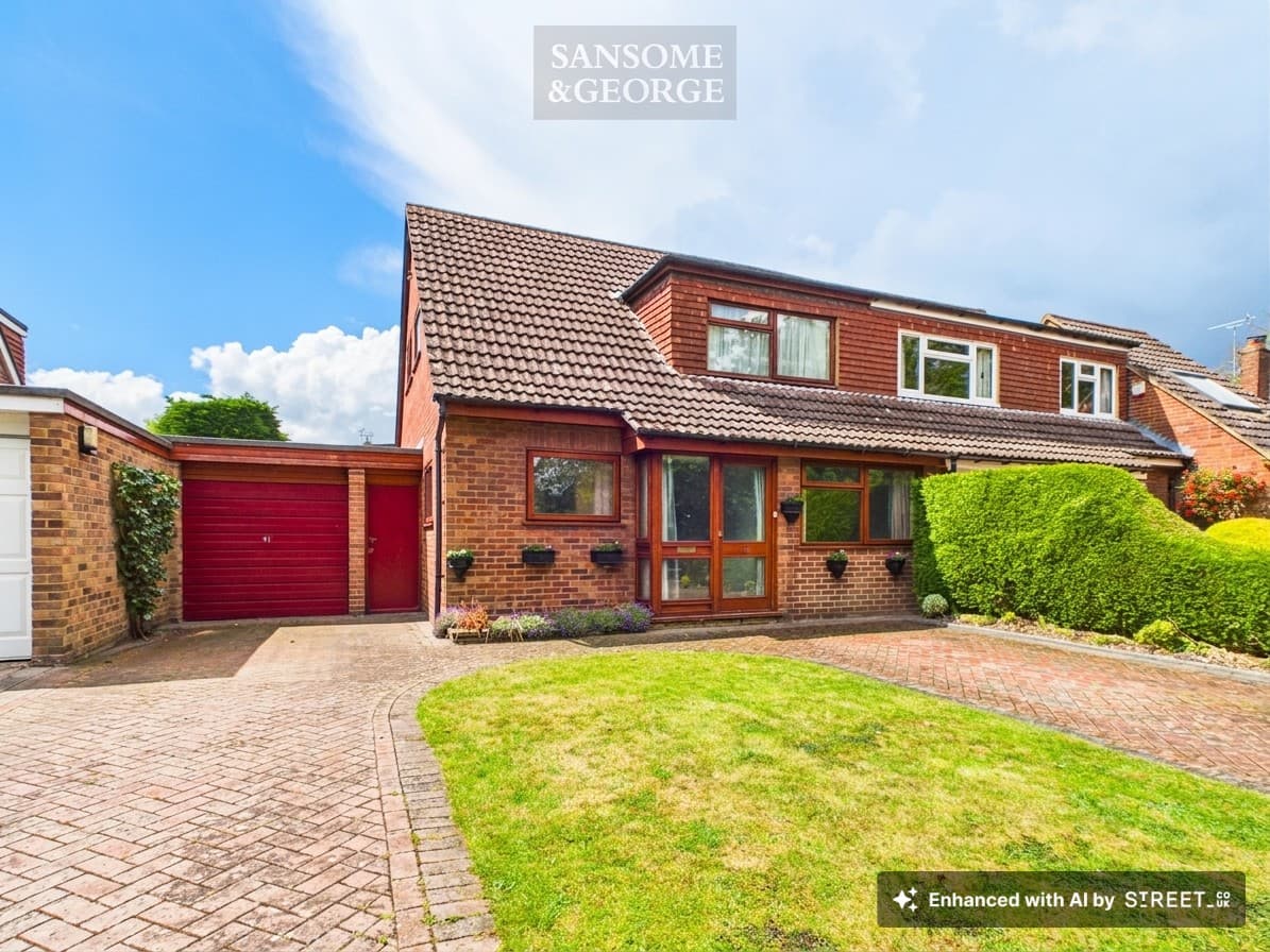 Leighfield, Mortimer Common, RG7