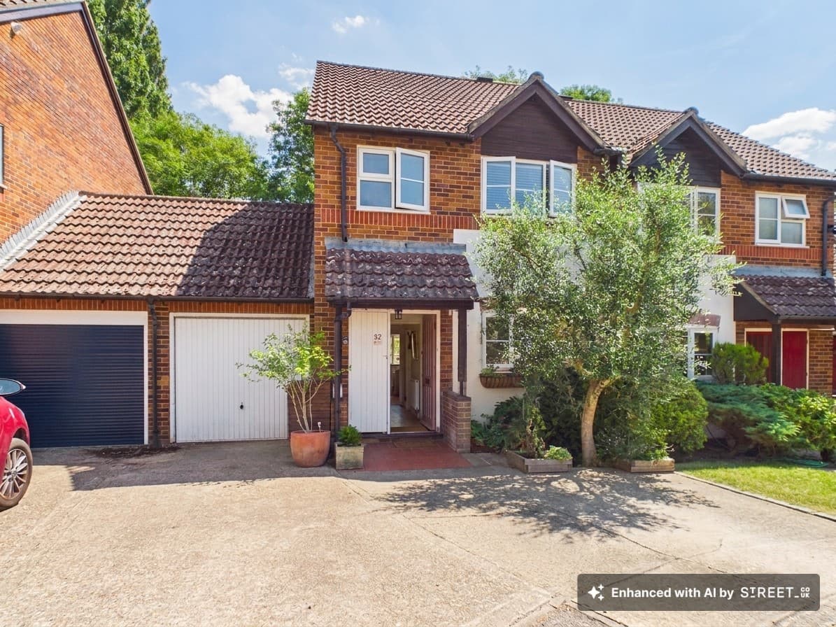 St. Marys Way, Burghfield Common, RG7