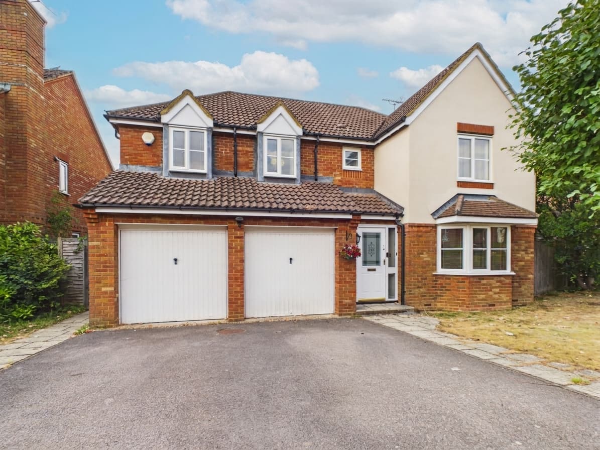 Farriers Close, Bramley, RG26